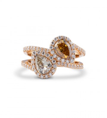 Anello in oro rosa contrarie' con diamanti goccia