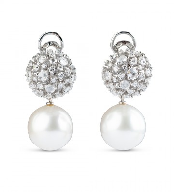 Orecchini in oro bianco con perle e pompon di diamanti