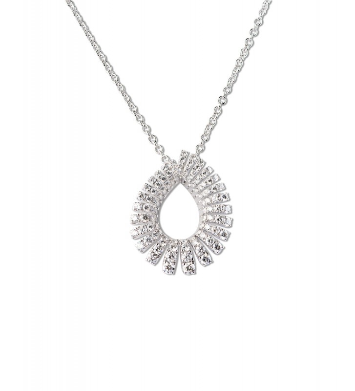 Collana in oro bianco con ciondolo a goccia in diamanti Collana in oro bianco con ciondolo a goccia in diamanti
