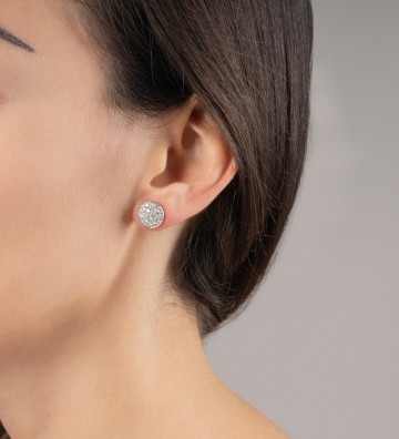 Orecchini in oro bianco a bottone con pave' di diamanti